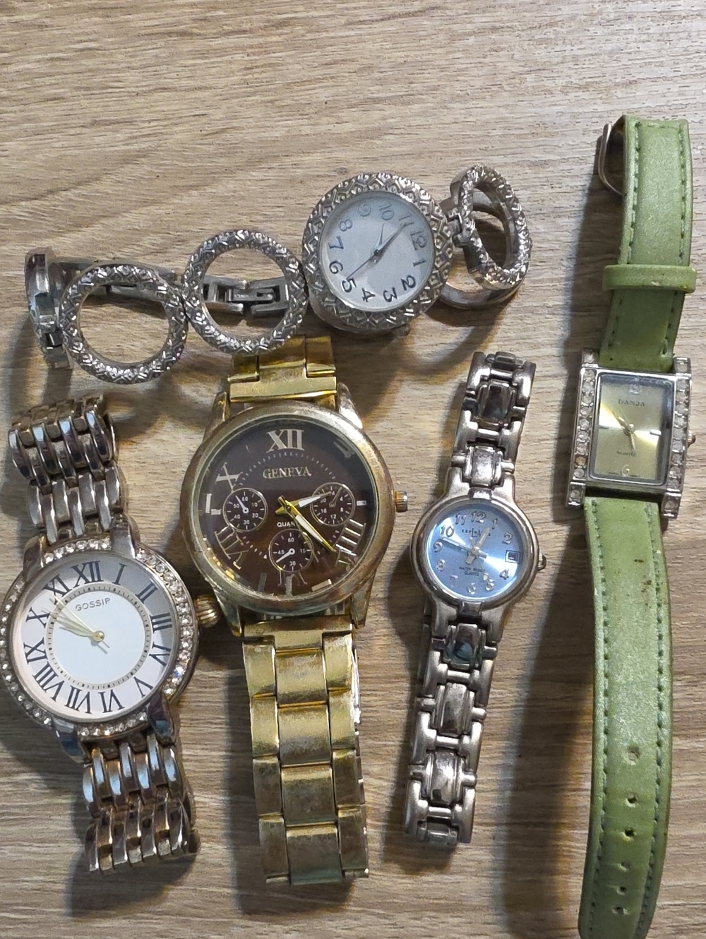 Women's Watch Lot Of 5 - Gold, Silver & Green Accents All Need Batteries GUC